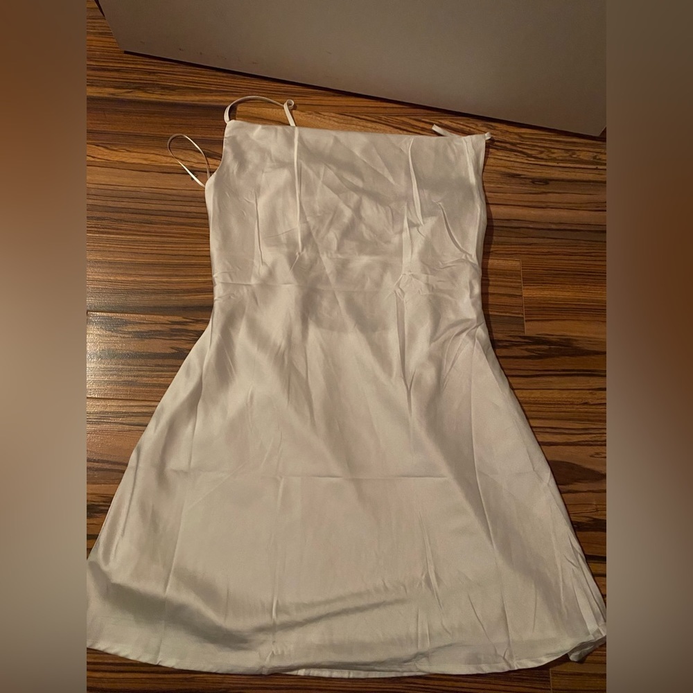 White Dress Garage​